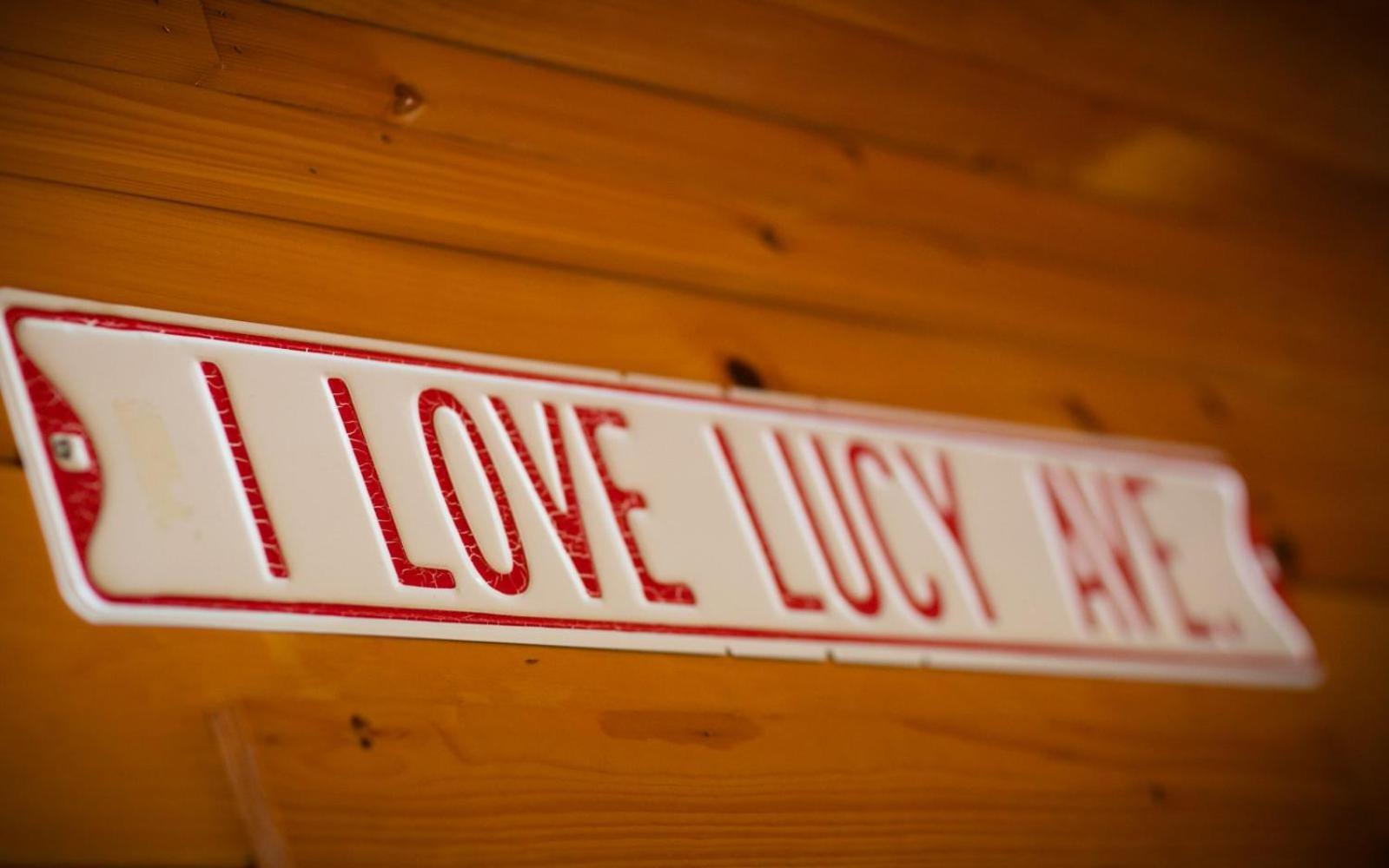 Hugs N Kisses Pool Table Hot Tub Pool Table Community Pool Close To Downtown Gatlinburg Exteriér fotografie