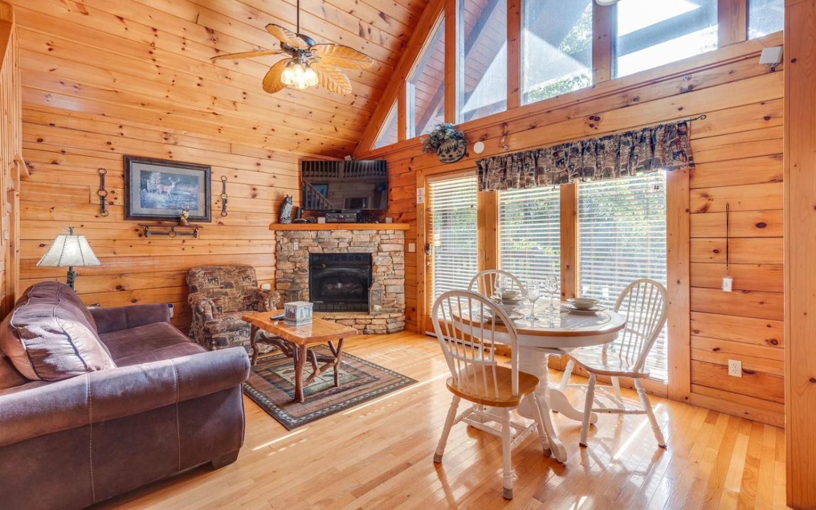 Hugs N Kisses Pool Table Hot Tub Pool Table Community Pool Close To Downtown Gatlinburg Exteriér fotografie